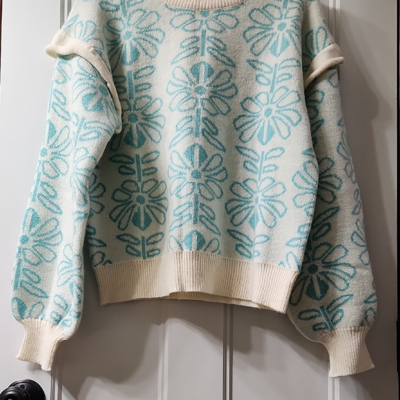 NWT Voy Blue Floral Sweater - S - Picture 3 of 7